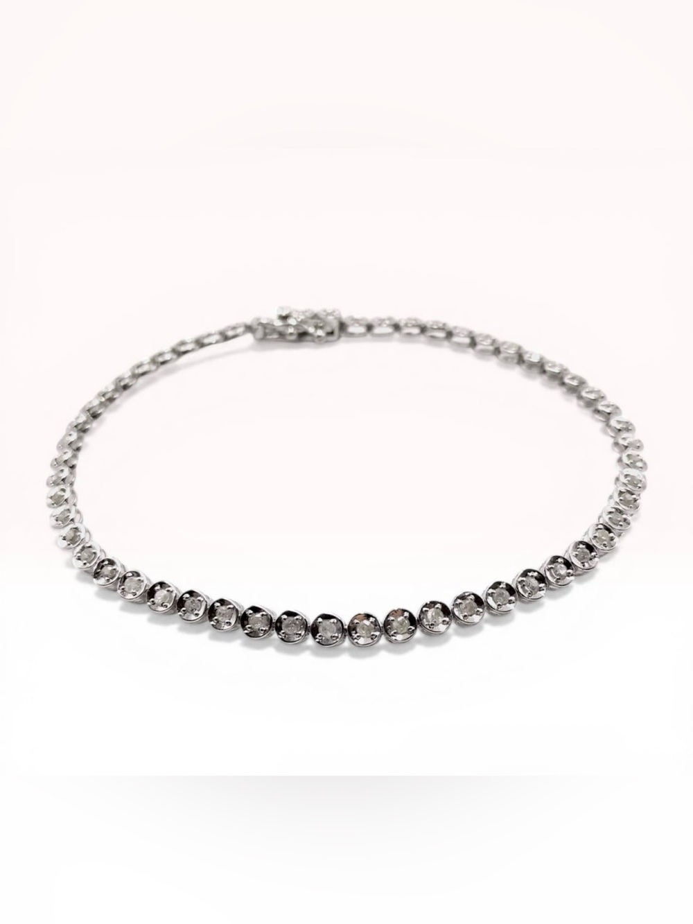 18-Karat White Gold and Diamond Tennis Bracelet